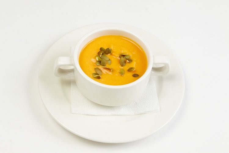 Крем суп из тыквы с тыквенными семечками (250/10 гр) 240 руб.